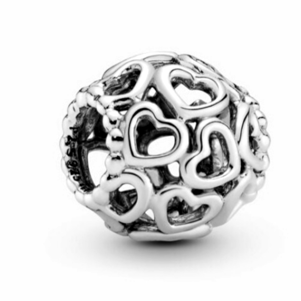 Pandora Hearts all over Charm.